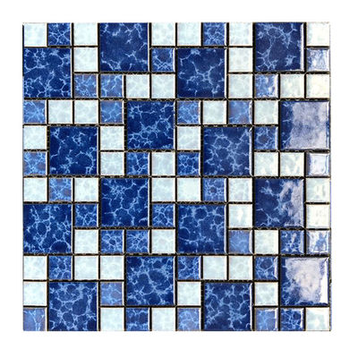 Schöne Glasfliesen mit blauen Wellen für Schwimmbäder