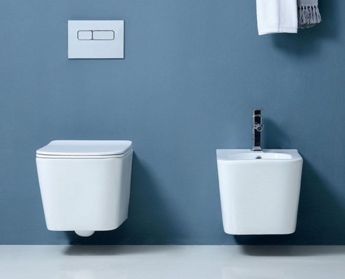 Ein Stück Hotel Sanitärwaren Wand gehängte Toilette mit langsamer Sitzdeckel P-Falle Drainage